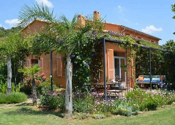 House With Garden And Sea View Casa de Férias